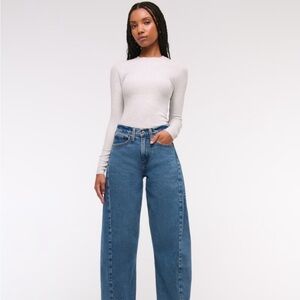 Abercrombie Curve Love Mid Rise Barrel Jeanl